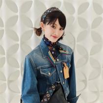 LOUIS VUITTON コピー スカーフ ブラックマルチカラー ロゴ柄 ポップで華やかな ルイヴィトン