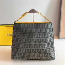 Fendi スーパーコピー FFロゴ モノグラム 高級感 大容量 トートバッグ 人気必須アイテム フェンディ