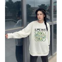 ロエベ コピー 限定トレーナー グリーンロゴ  清潔感たっぷり カジュアルファッション LOEWE