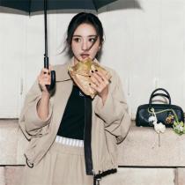 LOEWE スーパーコピー 注目ジャケット ベージュカラー シンプルデザイン 男女兼用 ロエベ