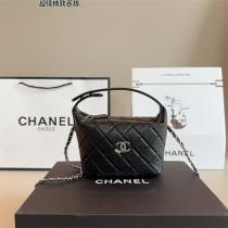 CH 偽物 バッグ 清楚 優雅 ホワイト ミニサイズ 可憐デザイン 使いやすい CH