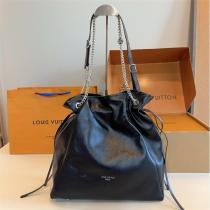 ルイヴィトン 偽物 チェーンショルダーバッグ 高級感あふれる 大人エレガント LOUIS VUITTON