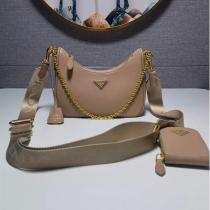 プラダ 偽物 ショルダーバッグ レザーミニポーチ付き チェーン ベージュカラー PRADA