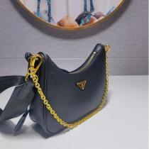 プラダ 偽物 ショルダーバッグ レザーミニポーチ付き チェーン ベージュカラー PRADA