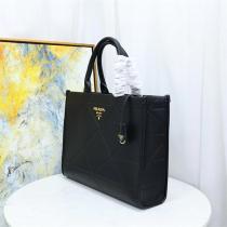 PRADA コピー トートバッグ キルティングレザー ブラックエレガント スクエア プラダ