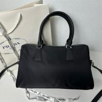 プラダ スーパーコピー ショルダーバッグ ナイロンレザーコンビ シンプル スタイリッシュ PRADA
