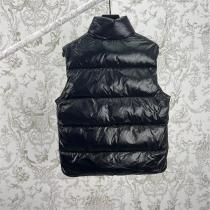 モンクレール 偽物 おしゃれ ダウンベスト 軽量 人気 トレンド おすすめ MONCLER
