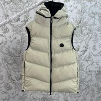 MONCLER コピー スタイリッシュ ダウンベスト 軽量 おしゃれ 新登場 モ...