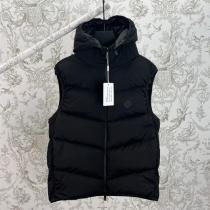 MONCLER コピー スタイリッシュ ダウンベスト 軽量 おしゃれ 新登場 モンクレール