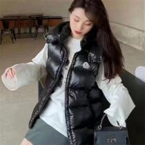 MONCLER 偽物 スタイリッシュ おしゃれ ダウンベスト シンプル 軽量 モ...