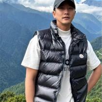 MONCLER 偽物 スタイリッシュ おしゃれ ダウンベスト シンプル 軽量 モンクレール