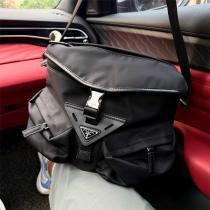 PRADA スーパーコピー メッセンジャーバッグ 大容量 モダン スタイリッシュ 実用的 プラダ