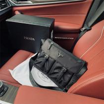 PRADA コピー ショルダーバッグ クラシック 機能的 スタイリッシュ モダン プラダ