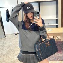 ミュウミュウ 偽物 トレーナー スポーティ シック クリーン スタイリッシュ MIU MIU