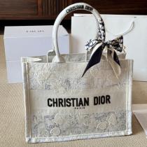 ディオール コピー 秋冬洗練 新登場 ブックトート バッグ レース調 ホワイト 上品 DIOR