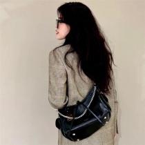 ルイヴィトン コピー ショルダーバッグ 重厚ブラック 洗練チェーン LOUIS VUITTON
