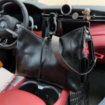 LOUIS VUITTON コピー ショルダーバッグ 精悍ブラック チェーンディテール ルイヴィトン