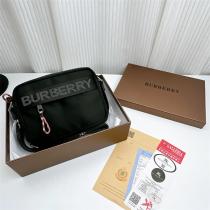 BURBERRY 偽物 ショルダーバッグ 実用的 都会的 スタイリッシュ ブラック バーバリー
