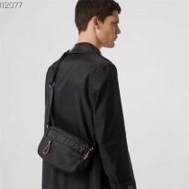 BURBERRY 偽物 ショルダーバッグ 実用的 都会的 スタイリッシュ ブラック バーバリー