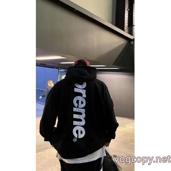 SUPREME大人っぼい 独特の存在感 雑誌掲載パーカーブランド コピー ショップ