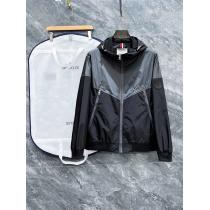 MONCLER赤字超特価正規品 個性的な素材感も魅力 最安値新作ブランド 偽物 激安ジャケット