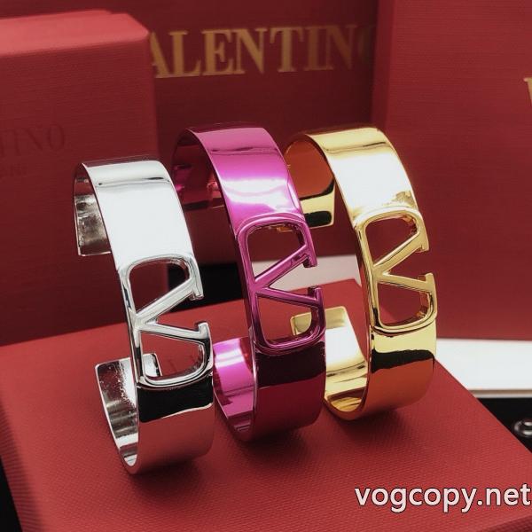 ブレスレットコピー ブランド 販売無造作 少量入荷☆限定モデル 無敵アイテムVALENTINO