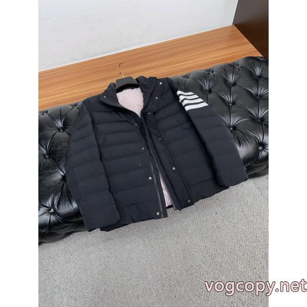 トムブラウンオススメな秋冬新作 大特価2026 今季流行りスーパー コピー 通販    ダウンジャケット..