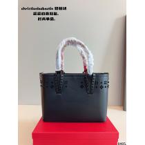 軽やかな印象 通気性が良い 2026新品入荷バッグChristian Louboutinコピー 品 ブランド