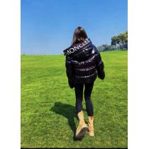 ダウンジャケットMONCLERブランド コピー 通販上品でベーシック 即日発送可完売必須 ラグジュアリーブランド