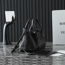     バッグBOTTEGA VENETAブランド コピー バック雑誌掲載人気アイテム 赤字超特価正規品 今季爆発的な人気定番商品..