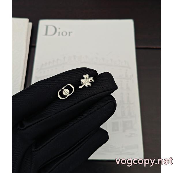 新作を取り上げ 柔らかな着心地 トレンド2026耳くぎ偽物 ブランド ショップDior