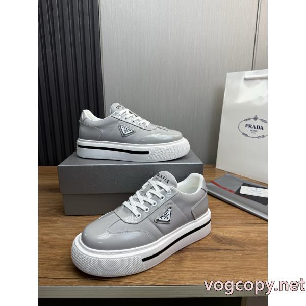 PRADA    スニーカー最新で一目惚れ 大人の魅力 今季おすすめの話題作偽 ブランド 販売..