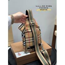 BURBERRYブランド 偽物 激安柔らかい色調 新作販売開始 上品な質感胸バッ...