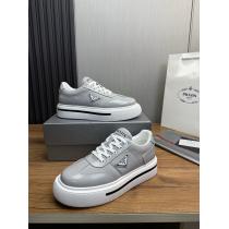 PRADA    スニーカー最新で一目惚れ 大人の魅力 今季おすすめの話題作偽 ブランド 販売..