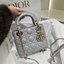 シーンで活躍する 新作入荷定番 飽きの来ないブランド 偽物Dior バッグ.