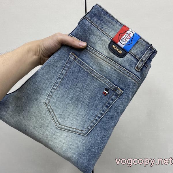 ブランド 激安MONCLER先行販売 上品な印象 トレンドを追求した新作ジーンズ
