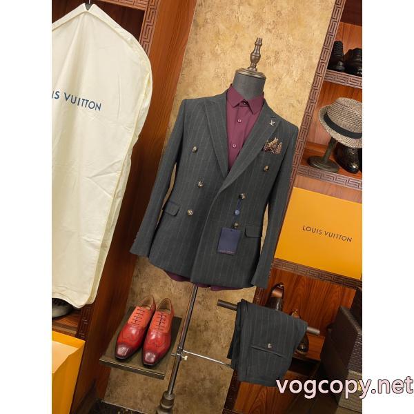 クリスマスプレゼントにも 不動の人気商品 指輪コピー ブランド 通販    スーツLOUIS VUITTON..