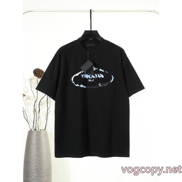 PRADA 2026ブランド コピー赤字超特価最新作 人気雑誌掲載 最安値に挑戦Tシャツ