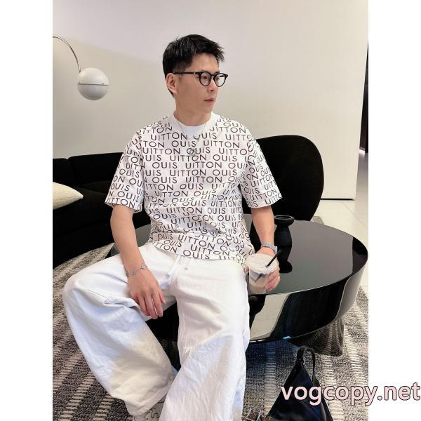 偽 ブランド 販売LOUIS VUITTONセレブ愛用26新作 プレゼントにもピッタリ 快適的Tシャツ