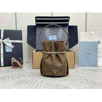 PRADAスーパー コピー 通販 優良    バッグサイズ感いいの 超人気美品 完売確実.