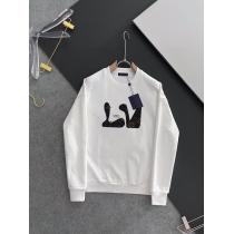 爽快感が絶妙にマッチ 限定生産品 人目を引く存在感パーカーコピー 通販LOUIS...