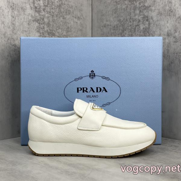 PRADA高評価！ ストリートを感じさせる ホリデー限定コピー ブランド    スニーカー.