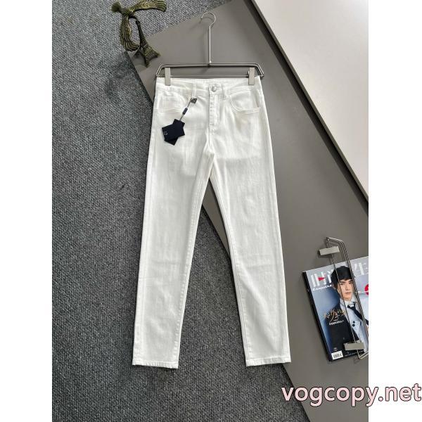 今季は色を使った注目新品 上品キレイ 26/26AW新作プラダ PRADAブランド ジーンズブランド 通販店..