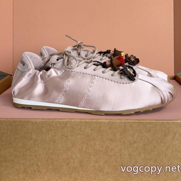 MIUMIU26新品*最安値保証 大人気アイテム 大人っぽいデザインパンプスブランド スニーカー 激安..