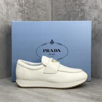 PRADA高評価！ ストリートを感じさせる ホリデー限定コピー ブランド    ...