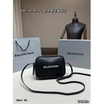 人気限定品 2026の流行りトップス アップデザインコピー 商品 ブランドBAL...