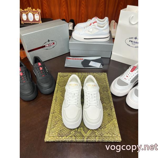 ブランド コピー 通販スニーカー夏の大人カジュアルスタイル 気分がアガる 海外直送PRADA.