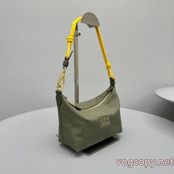 ブランド コピー ショップセレブも多数愛用 上品さ漂う オシャレスタイルは今季もバッグMIUMIU..