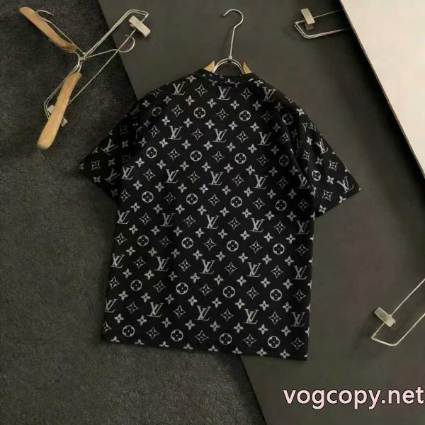 定番品 風合いが出る 大満足LOUIS VUITTON半袖Tシャツブランド 偽物 激安