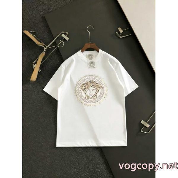 半袖Tシャツリッチな印象に 新価格で登場 プレゼントにもVERSACE偽物 通販 サイト